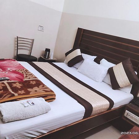 Hotel Diamond Yeni Delhi Dış mekan fotoğraf