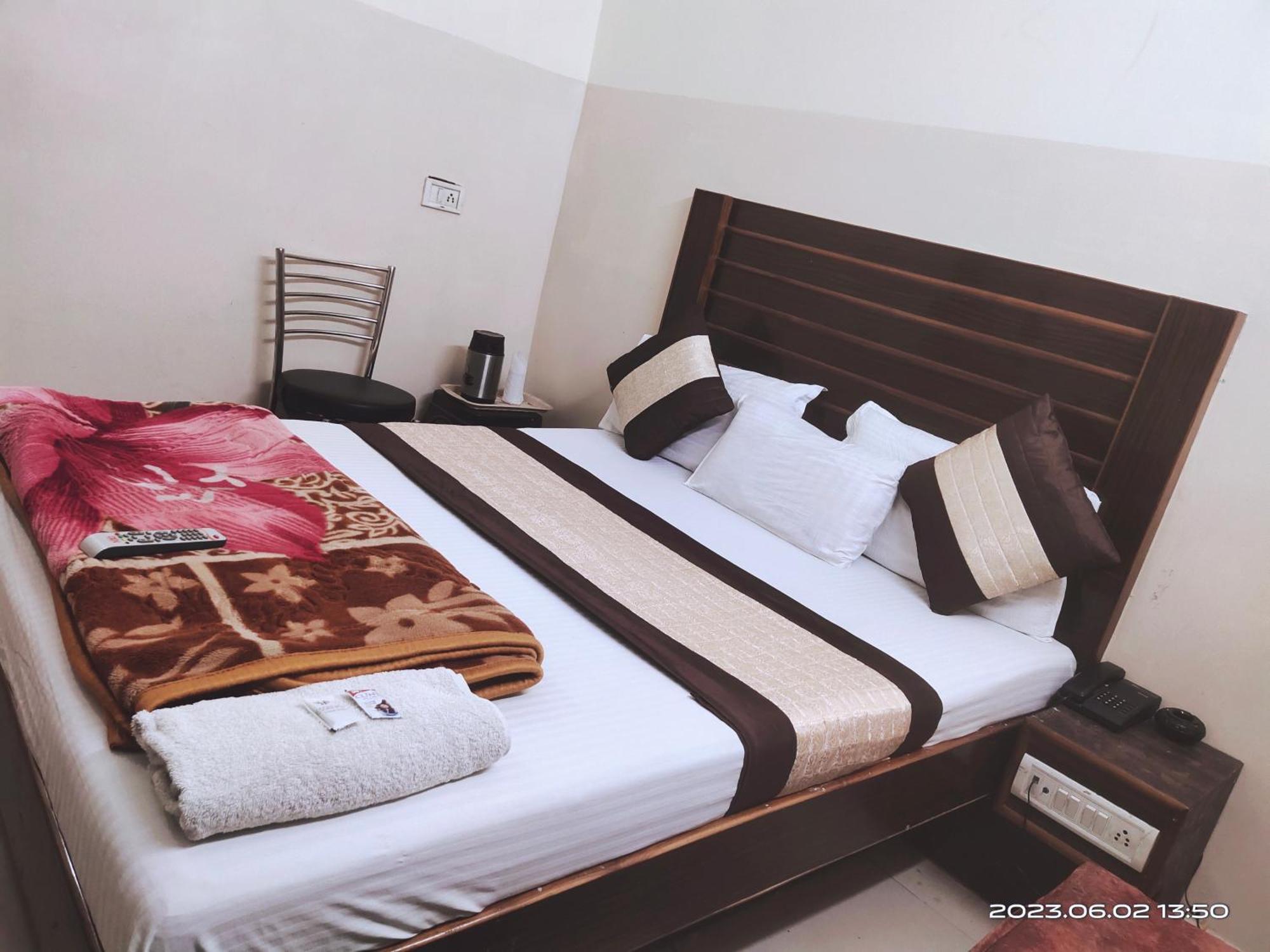 Hotel Diamond Yeni Delhi Dış mekan fotoğraf