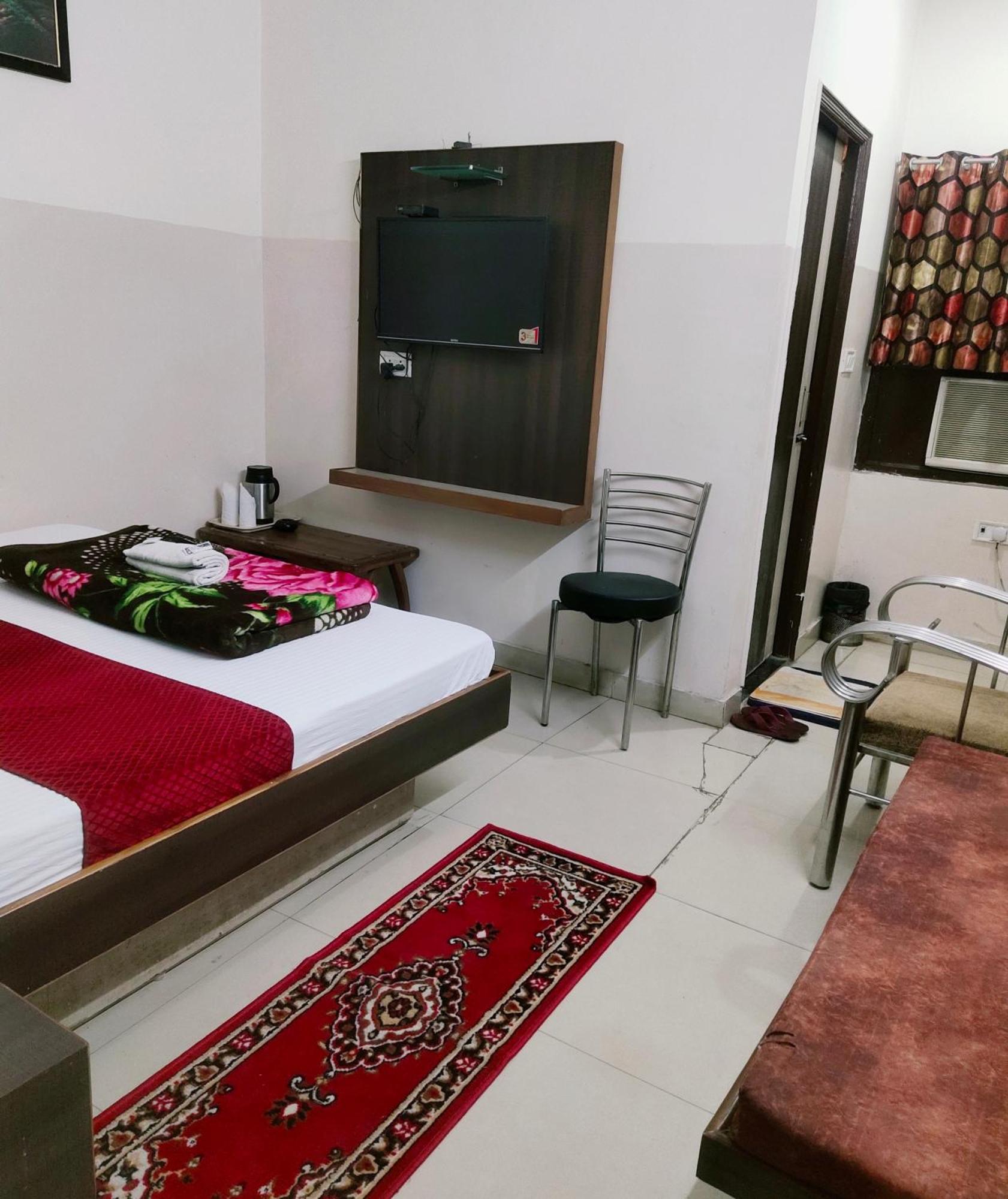 Hotel Diamond Yeni Delhi Dış mekan fotoğraf
